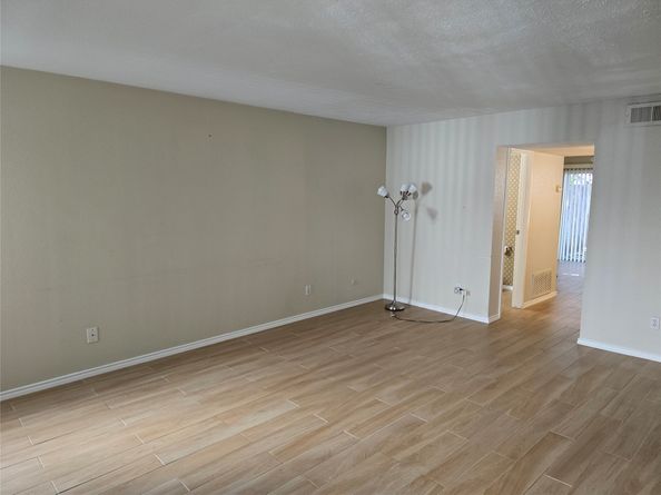 5917 Fairdale Lane 6, Houston TX 77057