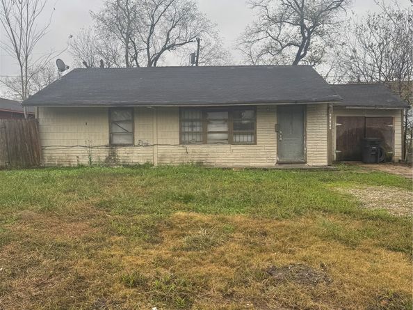 5950 Doolittle Boulevard, Houston TX 77033