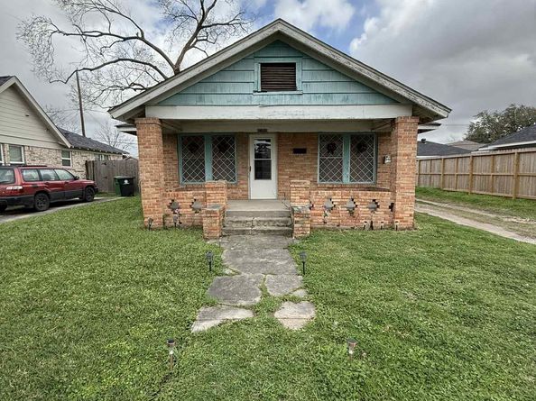7351 Walker Street, Houston TX 77011
