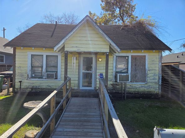 905 Adele Street, Houston TX 77009