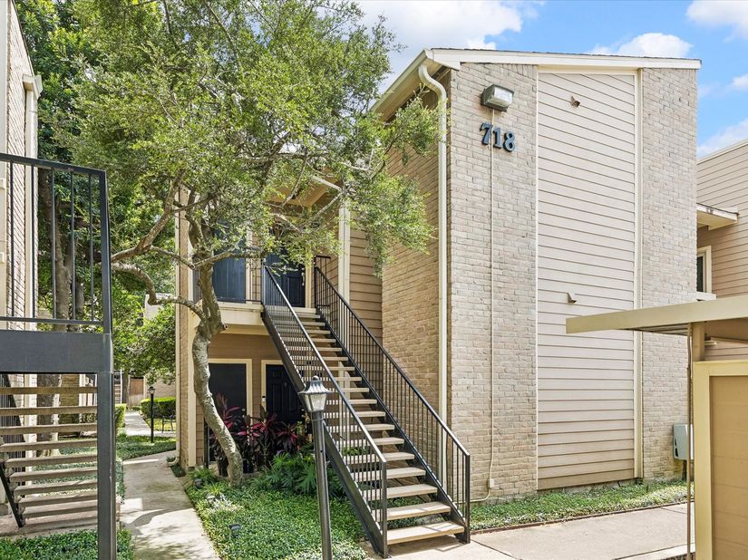 718 Bering Drive B, Houston TX 77057