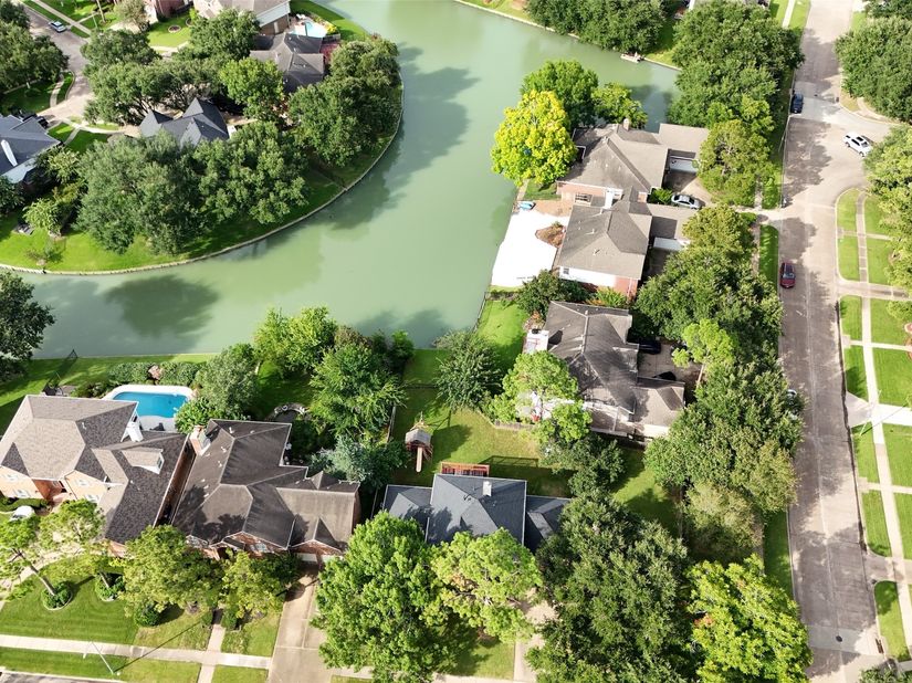 1110 Lake Estates Drive, Sugar Land TX 77498
