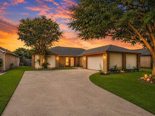 4805 Whispering Falls Drive, Houston TX 77084