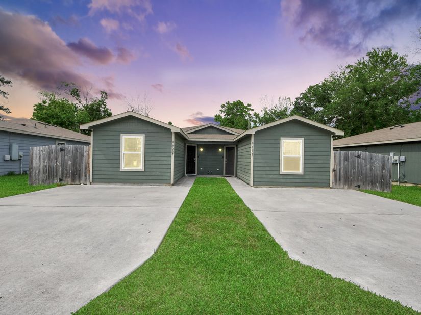 9027 Madera Road A/B, Houston TX 77078