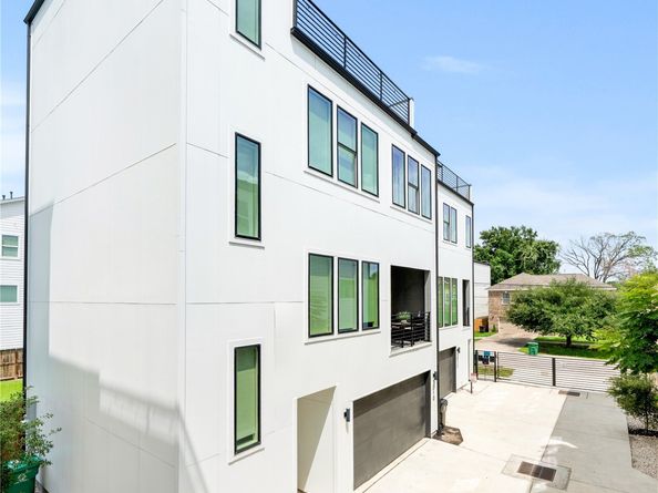 3010 Delano Street, Houston TX 77004
