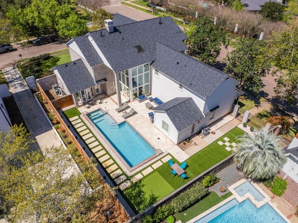 13 Queen Mary Court, Sugar Land TX 77479