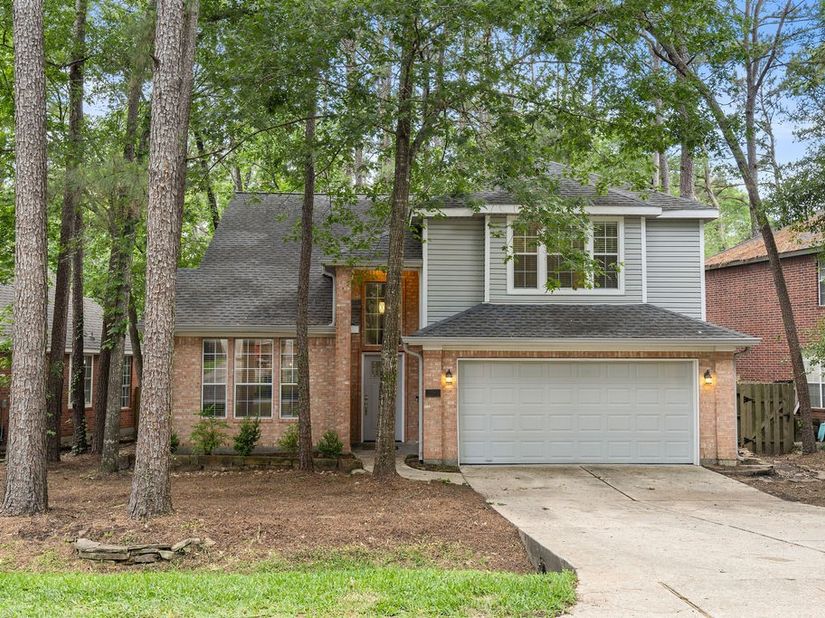 39 W Tallowberry Drive, The Woodlands TX 77381