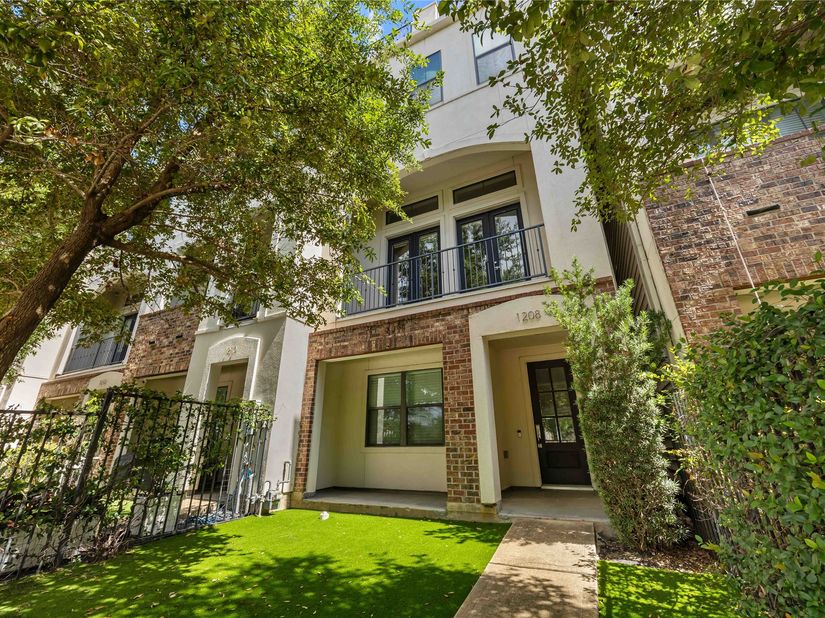 1208 W Dallas Street, Houston TX 77019