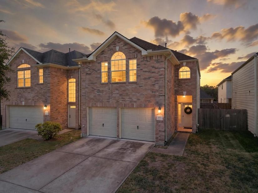 822 Forest Thicket Lane, Houston TX 77067