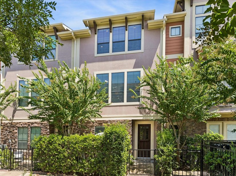1045 W 22nd Street K, Houston TX 77008