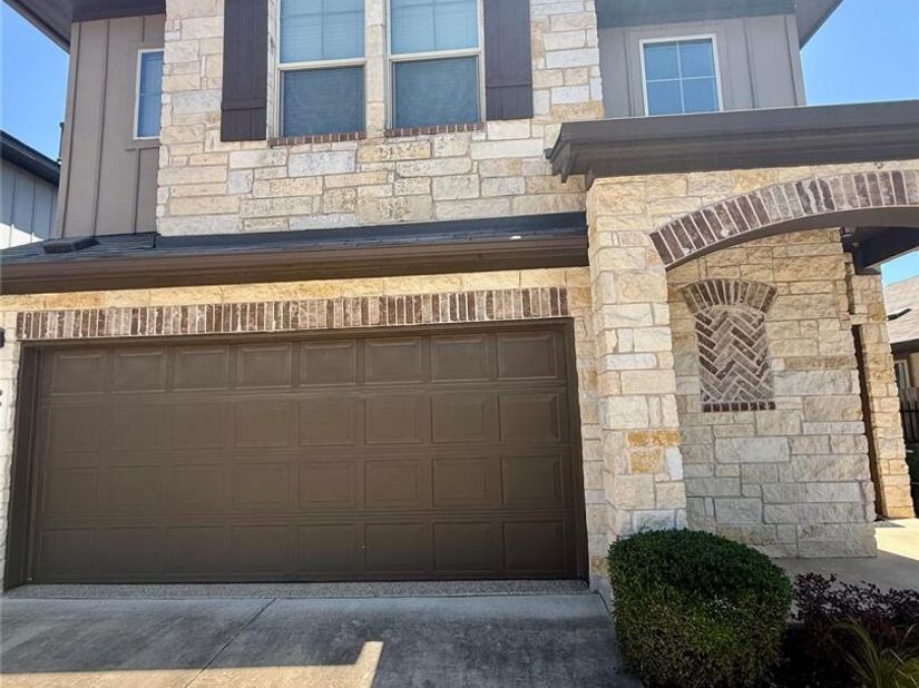 907 Sleepy Dell LN, Austin TX 78748