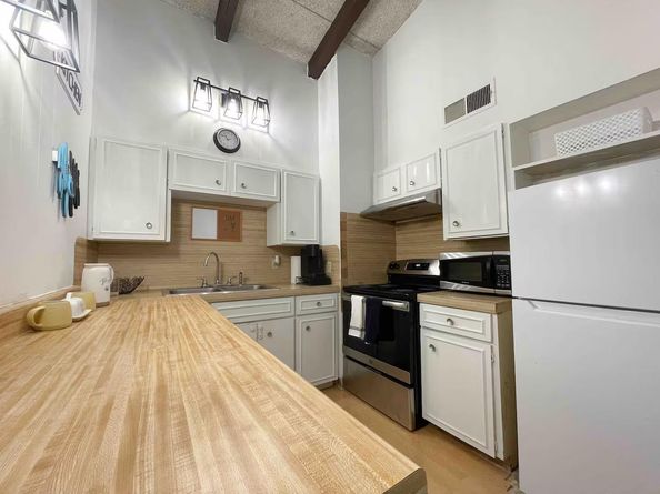 2404 Longview ST 204, Austin TX 78705