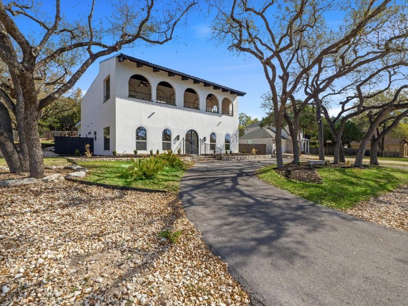18702 Lakeland DR, Point Venture TX 78645