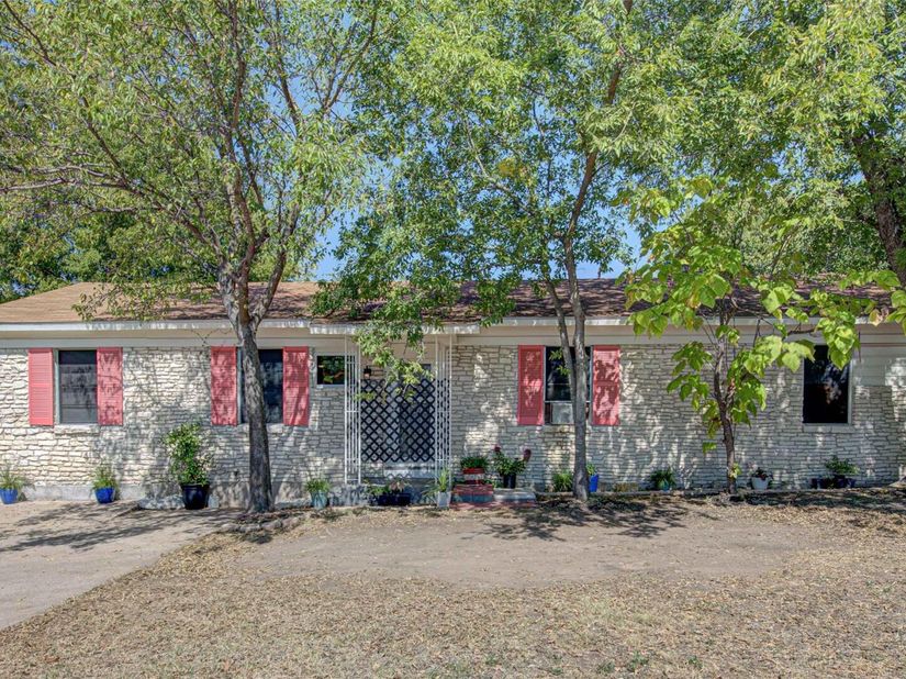 110 W Saint Johns Ave, Austin TX 78752
