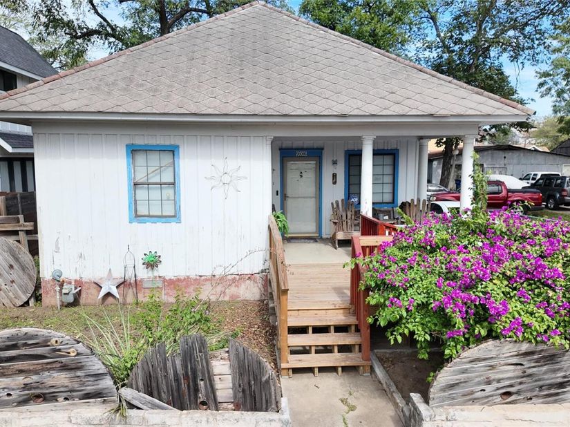 906 E 2nd ST, Austin TX 78702