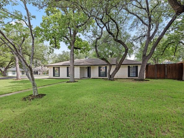 9201 Robins Nest LN, Austin TX 78729