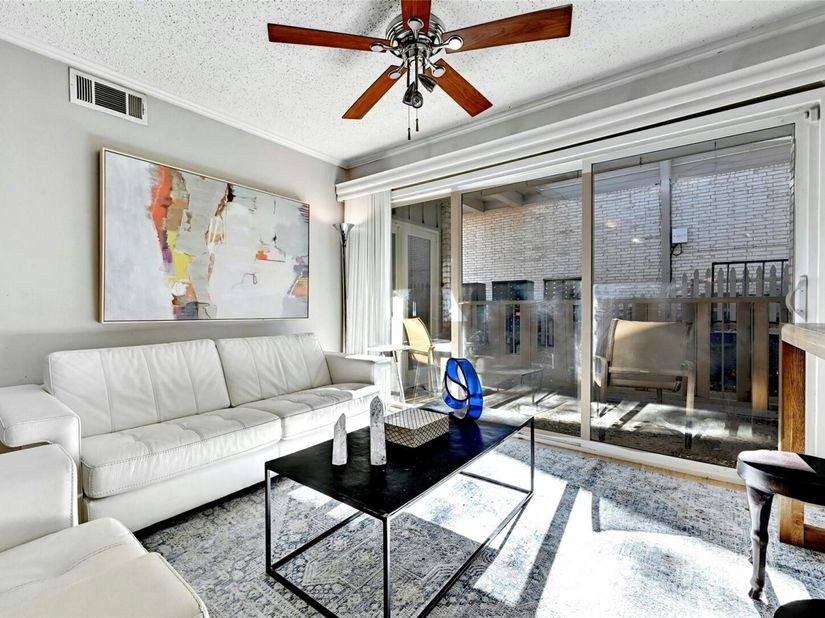 1304 Summit ST 101, Austin TX 78741