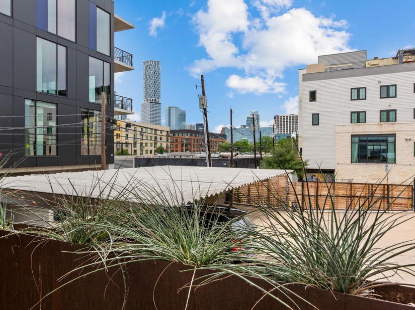 1305 E 6th ST 13, Austin TX 78702