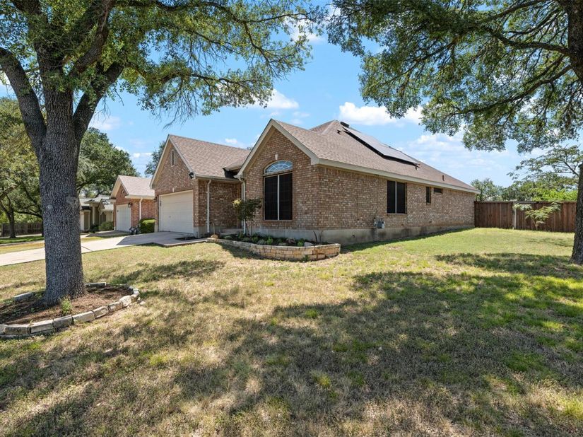 8009 Nairn DR, Austin TX 78749