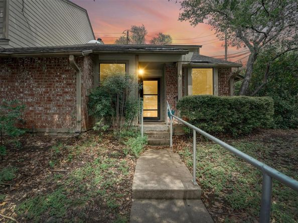 3801 Menchaca Rd 24, Austin TX 78704