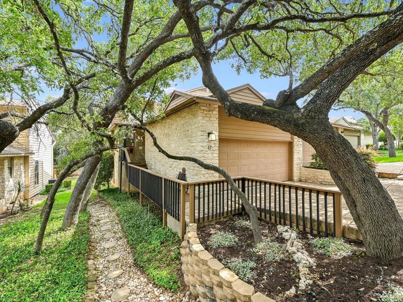 5701 Westslope DR 17, Austin TX 78731