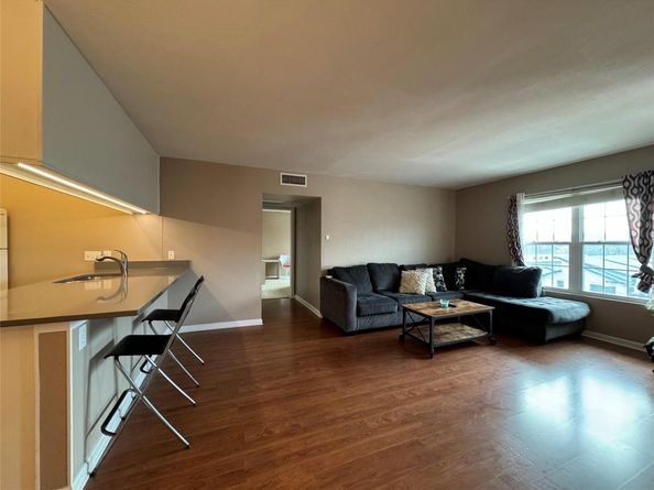 910 Duncan LN 43, Austin TX 78705