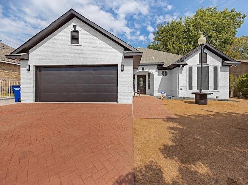 10901 Parkfield DR, Austin TX 78758