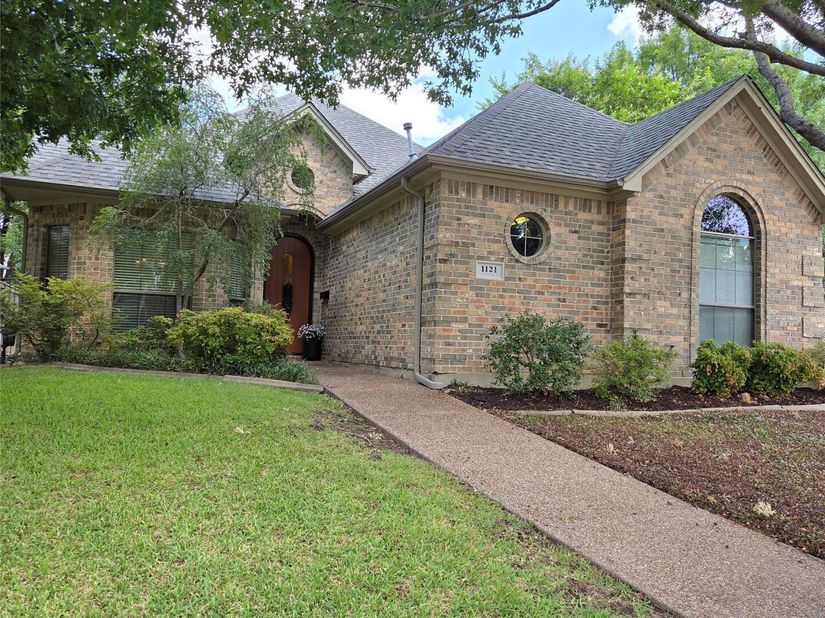 1121 Gabriel LN, Fort Worth TX 76116