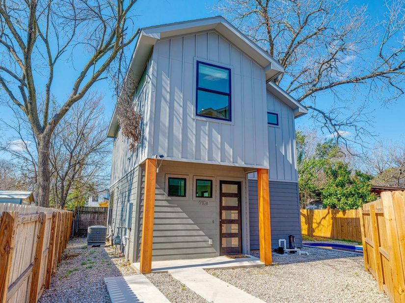 910 Tillery ST B, Austin TX 78702