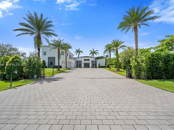 11350 NW 8th Street, Plantation FL 33325