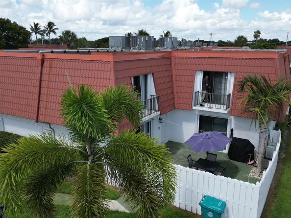 1425 Oxford Lane, Boynton Beach FL 33426