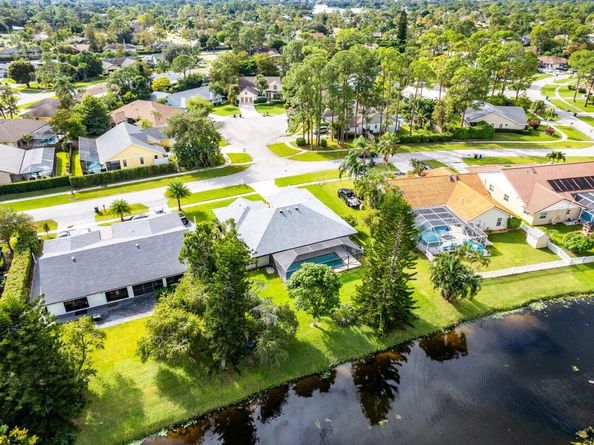 13471 Barberry Drive, Wellington FL 33414