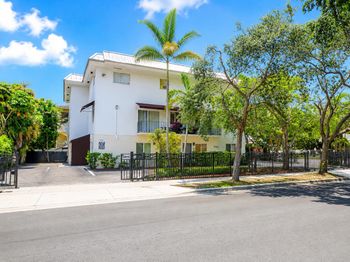 990 NW 1st Street