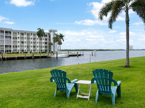 111 Shore Court 203, North Palm Beach FL 33408