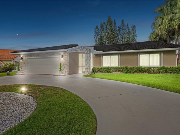 7626 NW 87th Ave, Tamarac FL 33321