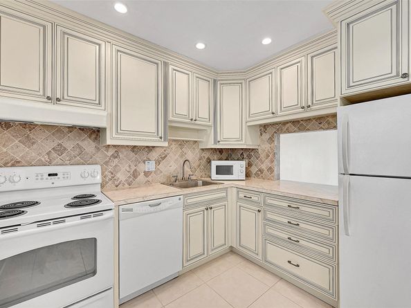 23 Abbey Ln 202, Delray Beach FL 33446