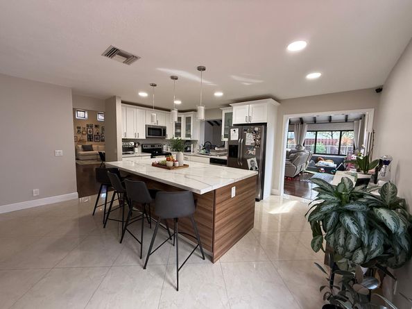 1988 Sacramento, Weston FL 33326