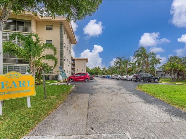 4151 NW 41st St 308, Lauderdale Lakes FL 33319