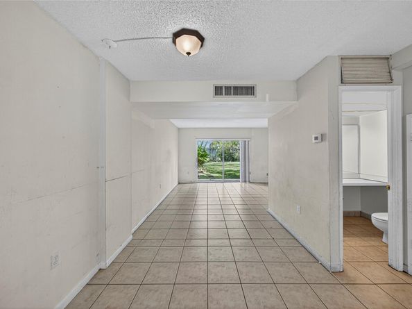 809 W Oakland Park Blvd J5, Oakland Park FL 33311