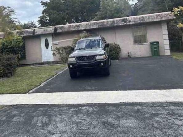 7802 NW 69th Ter, Tamarac FL 33321