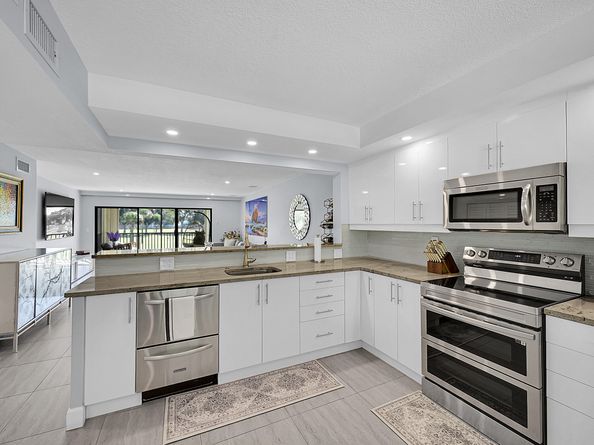 12870 Briarlake Drive 201, Palm Beach Gardens FL 33418
