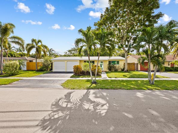 1320 SW 55th Avenue, Plantation FL 33317