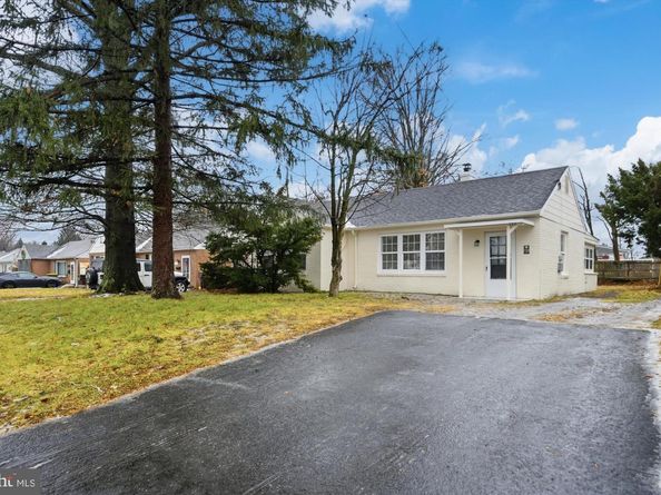 733 W County Line Road, Hatboro PA 19040