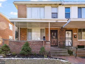 227 Hawaii Avenue NE