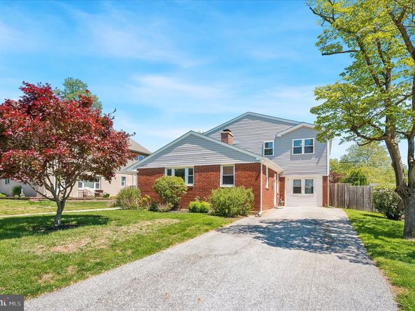 2211 Dickens Lane, Broomall PA 19008