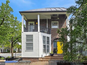 902 Oronoco Street