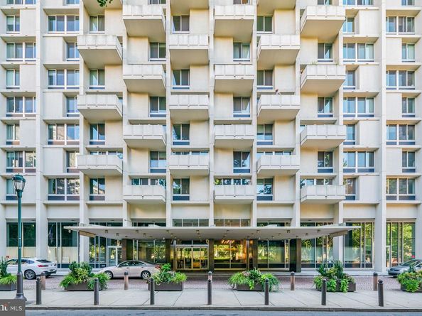 604 S Washington Square 1111, Philadelphia PA 19106