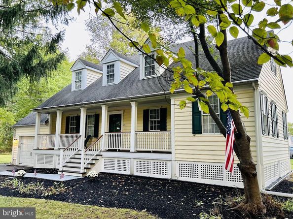 212 Apple Street, Levittown PA 19057