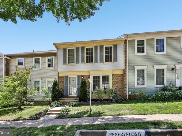 8561 Dellway Lane, Vienna VA 22180