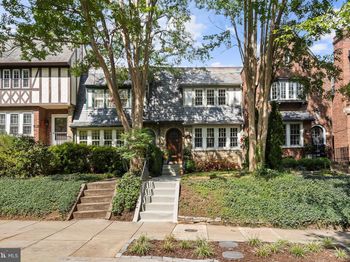 4407 Greenwich Parkway NW